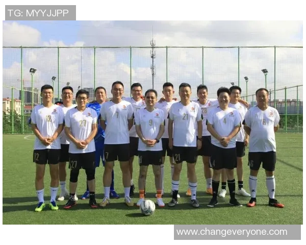 赛后分析:上海足球队与广州足球队的团队协作表现及其影响因素探讨 赛后分析:上海足球队与广州足球队的团队协作表现及其影响因素探讨