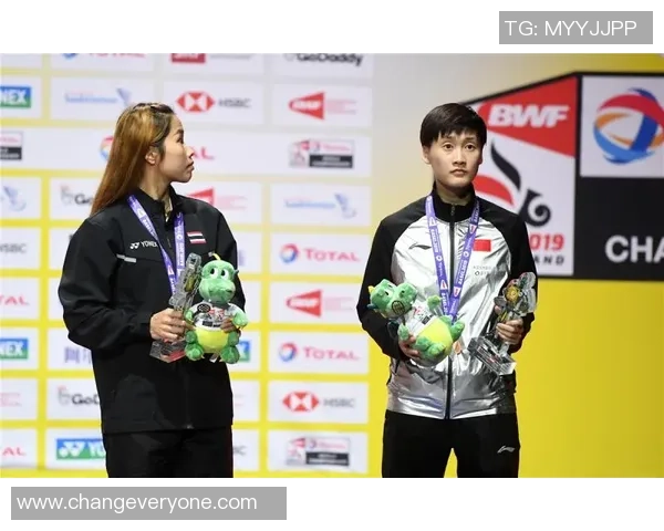 赛后分析:杭州羽毛球队与重庆羽毛球队技术对比与战术探讨 赛后分析:杭州羽毛球队与重庆羽毛球队技术对比与战术探讨