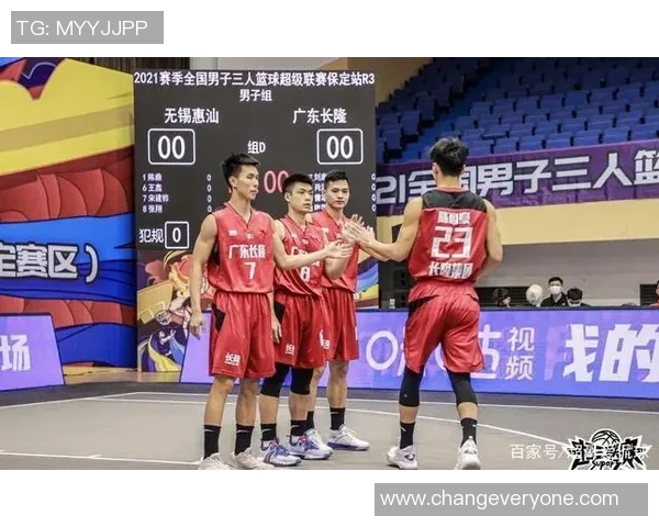 重庆篮球队以71分领跑大师赛积分榜展现强劲实力