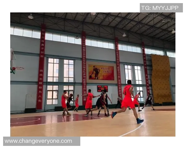 重庆羽毛球队阵地战革新探索:提升竞技水平与团队协作的新策略 重庆羽毛球队阵地战革新探索:提升竞技水平与团队协作的新策略