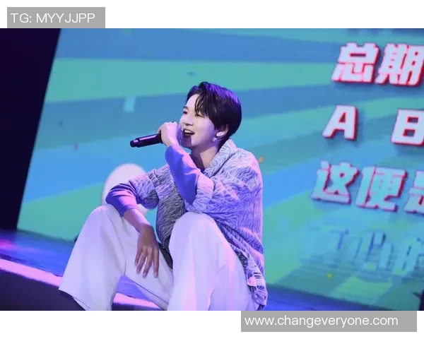 足球明星展现魅力舞姿跳探戈舞引发热潮激情四溢的舞台瞬间令人陶醉