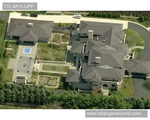 足球巨星们的奢华豪宅揭秘及其背后的生活方式与设计理念